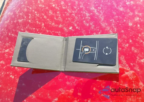 2026 Tesla Model Y Long Range Launch Series/Premium All-Wheel Drive z USA, uszkodzony, nr VIN 7SAYGDEE7TF359512